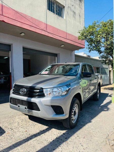 TOYOTA HILUX 2.4 DX 4x4