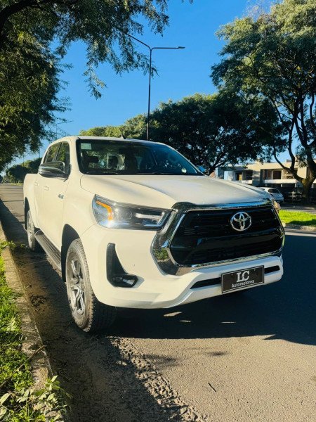 TOYOTA HILUX SRV 2.8 4X2