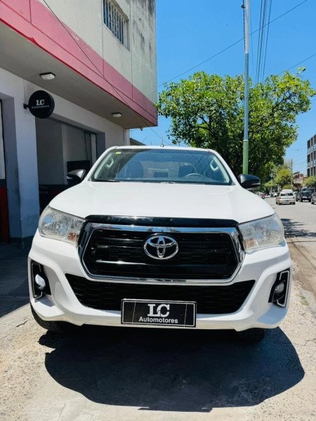 HILUX 4x2 SR 2.8